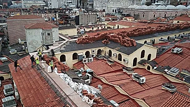  KapalIçarşI'nIn çatIsIna son kiremitler döşeniyor